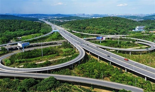 万宁钢筋套筒应用于高速公路